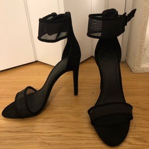 BLACK HIGH HEELS!!